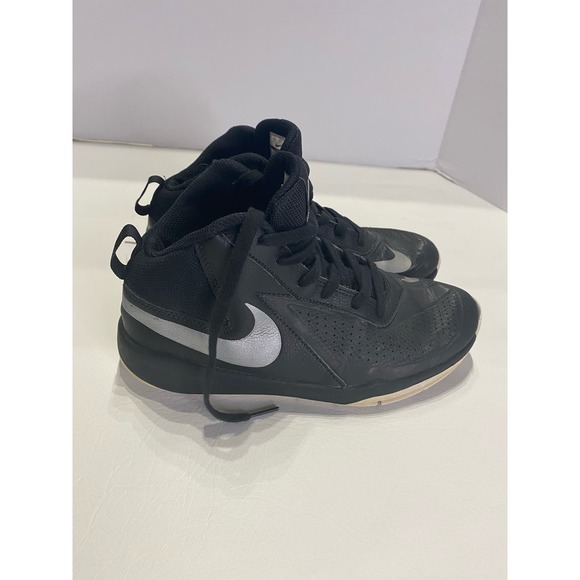 Nike Team Hustle D7. Kids Size 6Y 747998-001. Black/Silver. - Picture 3 of 9